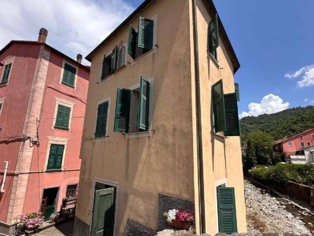 casa indipendente in vendita a Varese Ligure
