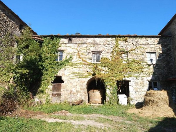casa indipendente in vendita a Varese Ligure