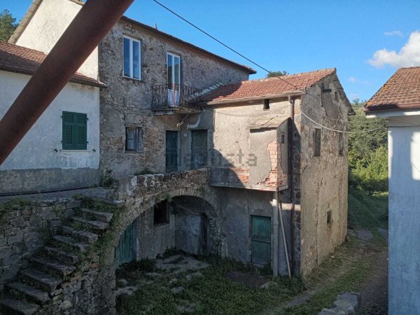 casa semindipendente in vendita a Varese Ligure in zona San Pietro Vara