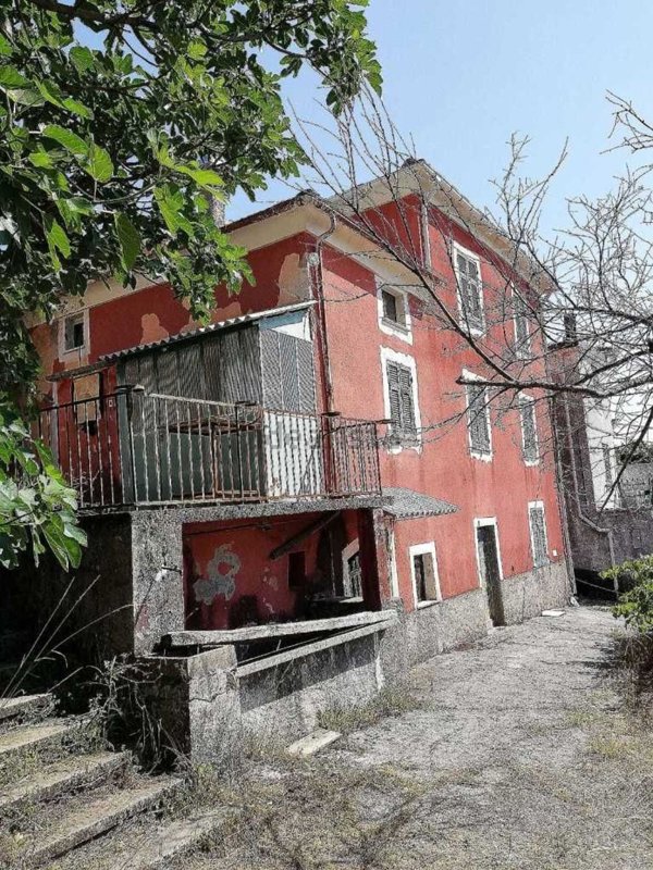 casa indipendente in vendita a Varese Ligure