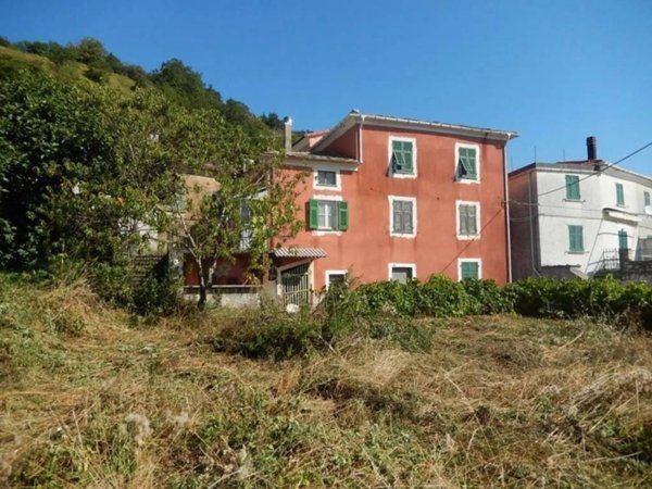 casa indipendente in vendita a Varese Ligure