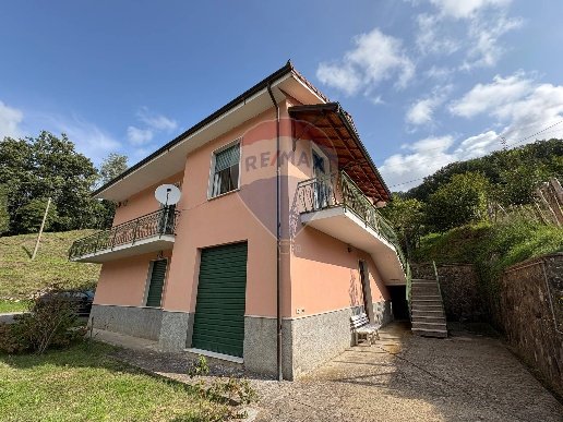 casa indipendente in vendita a Varese Ligure in zona Montale