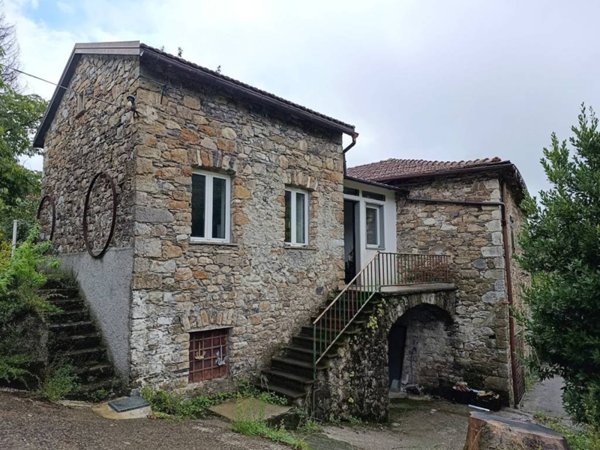 casa indipendente in vendita a Varese Ligure