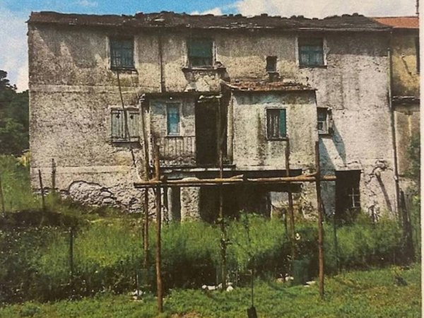 casa indipendente in vendita a Varese Ligure in zona San Pietro Vara