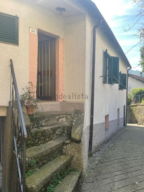 appartamento in vendita a Varese Ligure in zona Montale