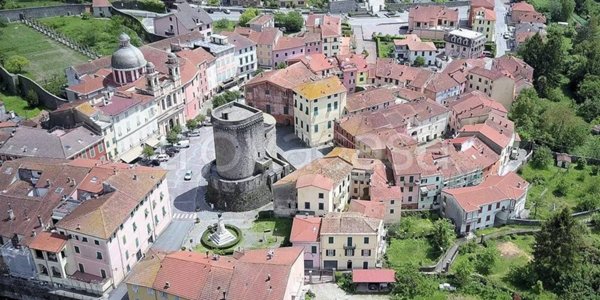 casa indipendente in vendita a Varese Ligure