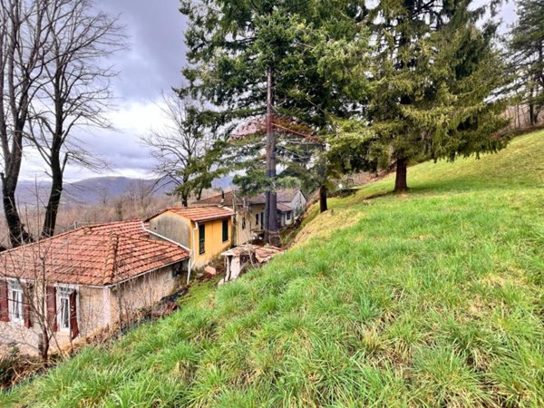 casa indipendente in vendita a Varese Ligure