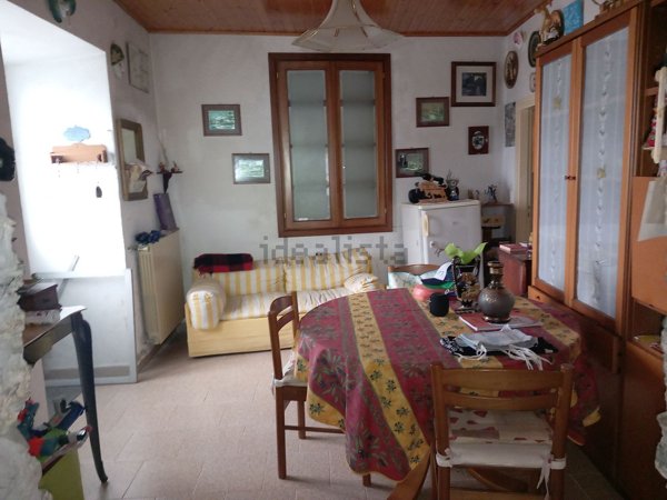 casa semindipendente in vendita a Varese Ligure