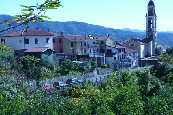 quadrivano in vendita a Varese Ligure