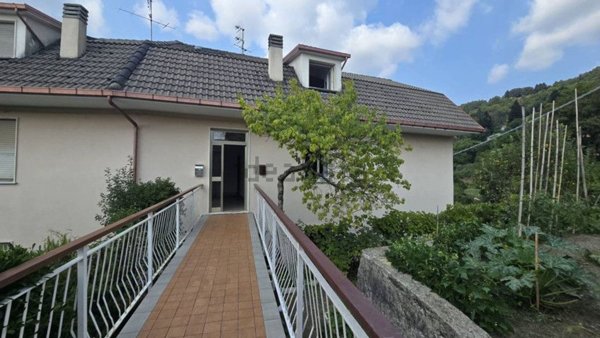 appartamento in vendita a Varese Ligure