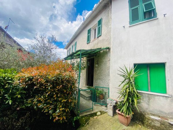 casa indipendente in vendita a Varese Ligure in zona Montale