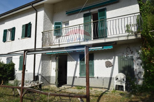 casa indipendente in vendita a Varese Ligure