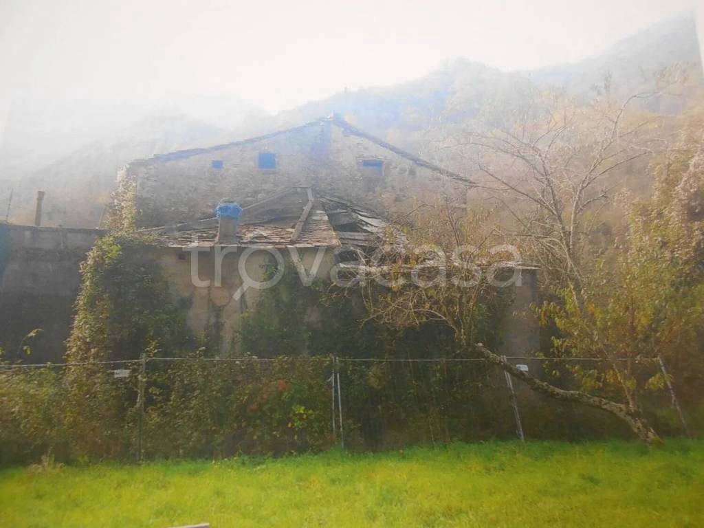 casa indipendente in vendita a Varese Ligure in zona Comuneglia