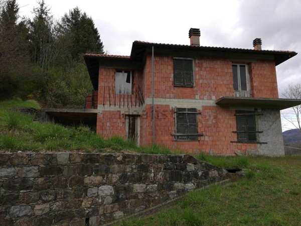 casa indipendente in vendita a Varese Ligure