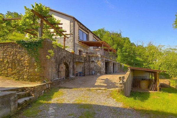 appartamento in vendita a Varese Ligure