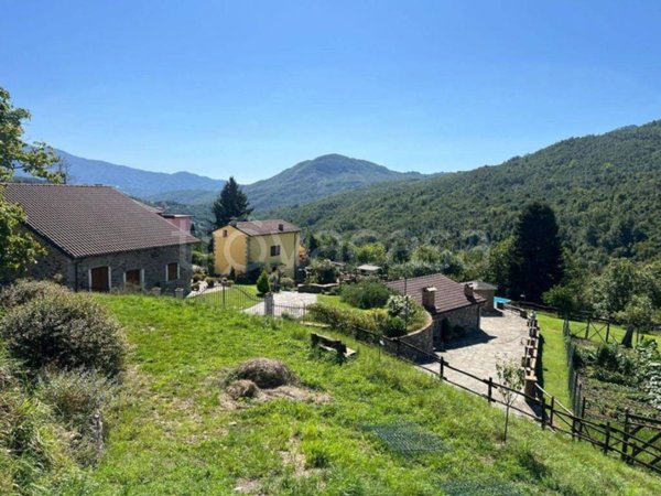 casa indipendente in vendita a Varese Ligure
