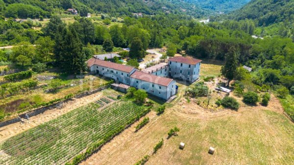 casa indipendente in vendita a Varese Ligure