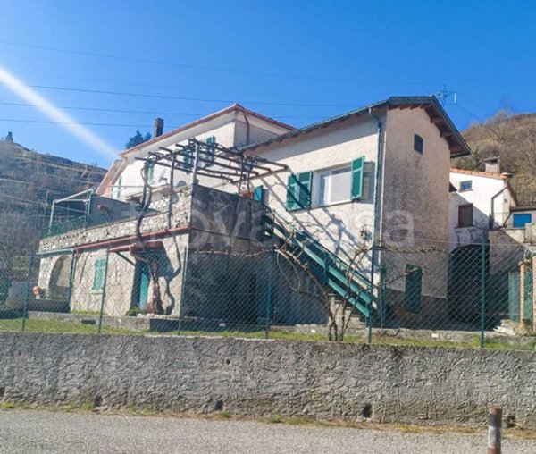 casa indipendente in vendita a Varese Ligure