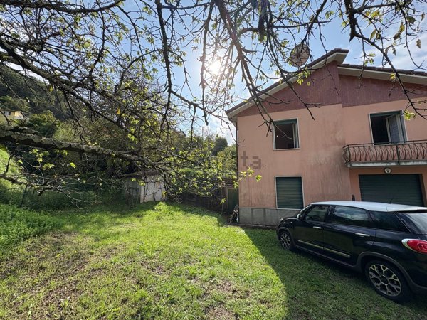 casa indipendente in vendita a Varese Ligure in zona Montale