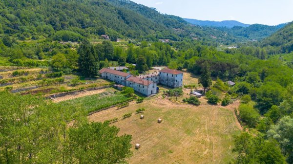 casa indipendente in vendita a Varese Ligure