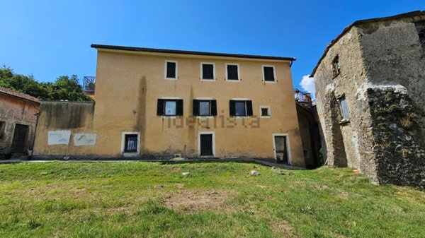 appartamento in vendita a Varese Ligure