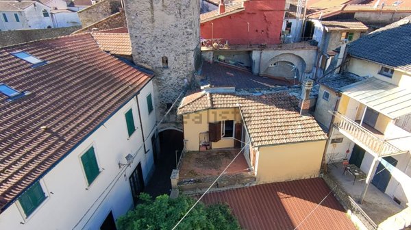casa indipendente in vendita a Varese Ligure