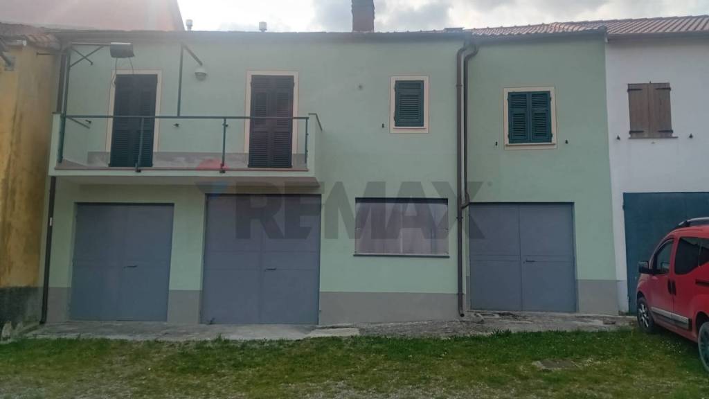 casa indipendente in vendita a Varese Ligure