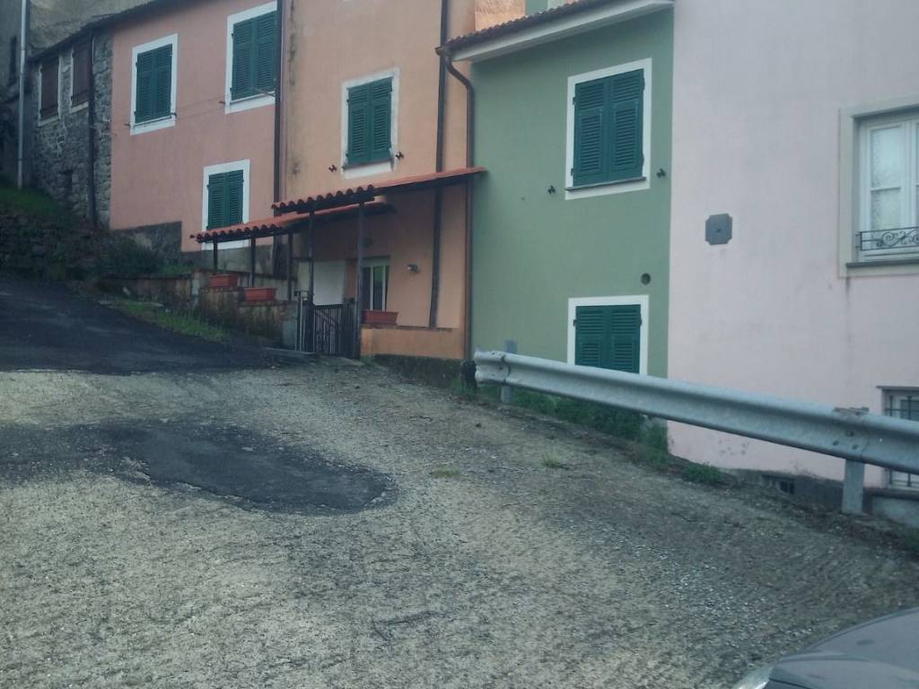 casa indipendente in vendita a Varese Ligure