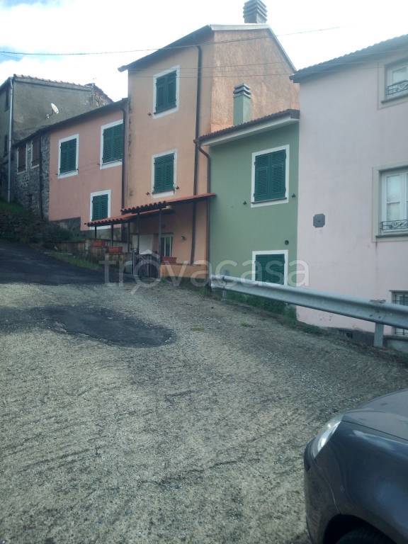 casa indipendente in vendita a Varese Ligure