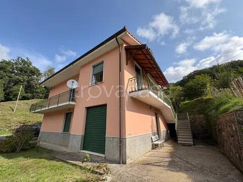 casa indipendente in vendita a Varese Ligure in zona Montale