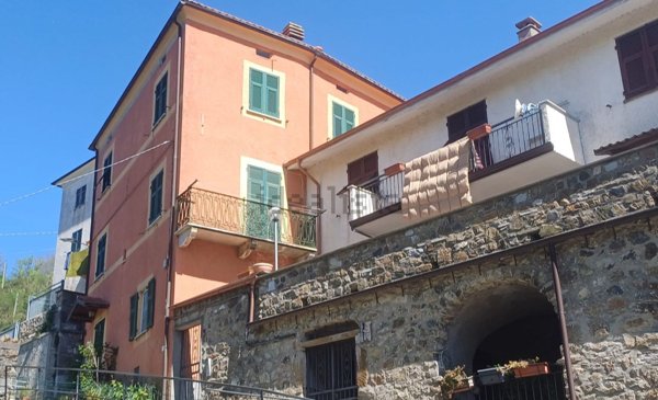 casa semindipendente in vendita a Varese Ligure
