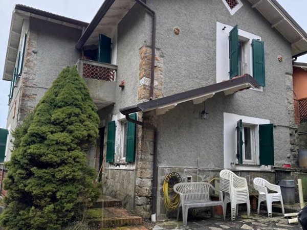 casa indipendente in vendita a Varese Ligure