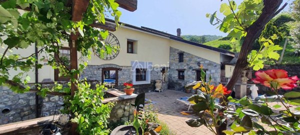 negozio in vendita a Varese Ligure
