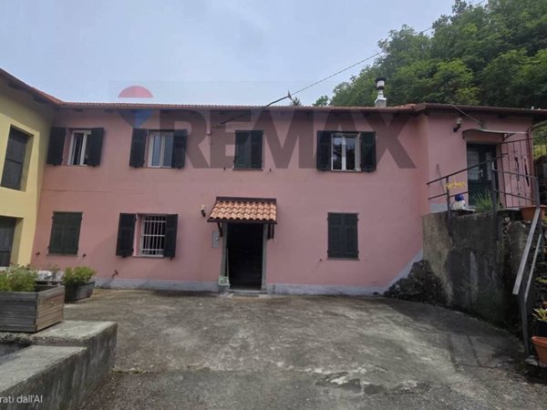 casa indipendente in vendita a Varese Ligure