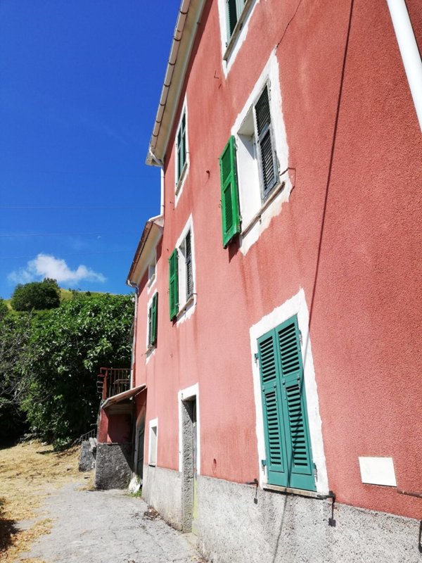 casa indipendente in vendita a Varese Ligure