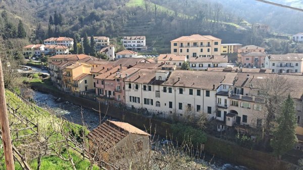 quadrivano in vendita a Varese Ligure