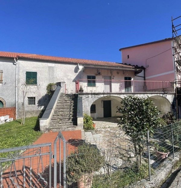 casa indipendente in vendita a Varese Ligure in zona Comuneglia