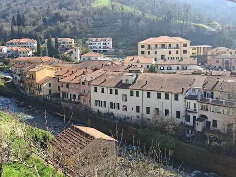 quadrivano in vendita a Varese Ligure in zona Porciorasco