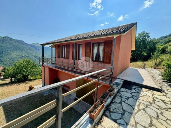 casa indipendente in vendita a Varese Ligure in zona Comuneglia
