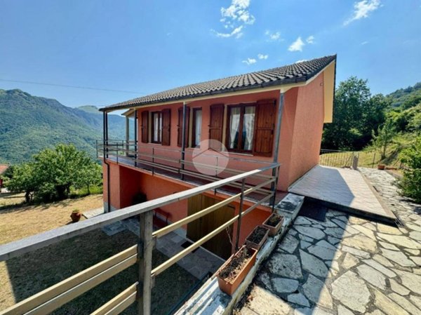 casa indipendente in vendita a Varese Ligure in zona Comuneglia