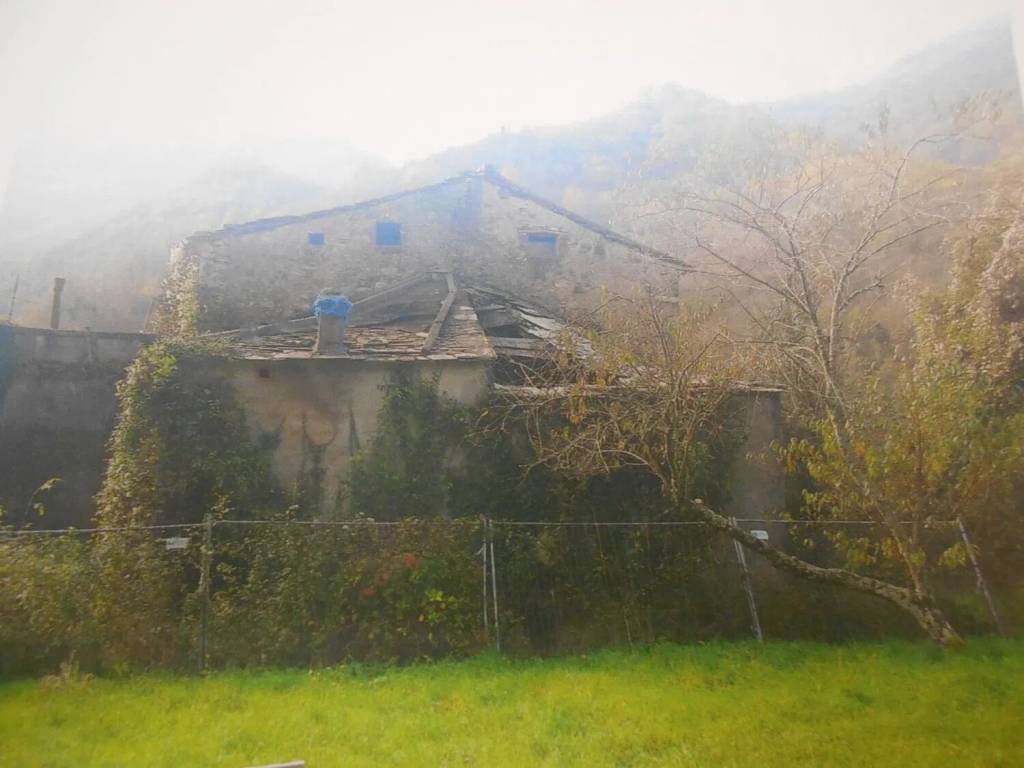 casa indipendente in vendita a Varese Ligure