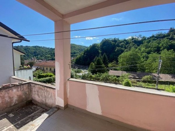 casa indipendente in vendita a Varese Ligure