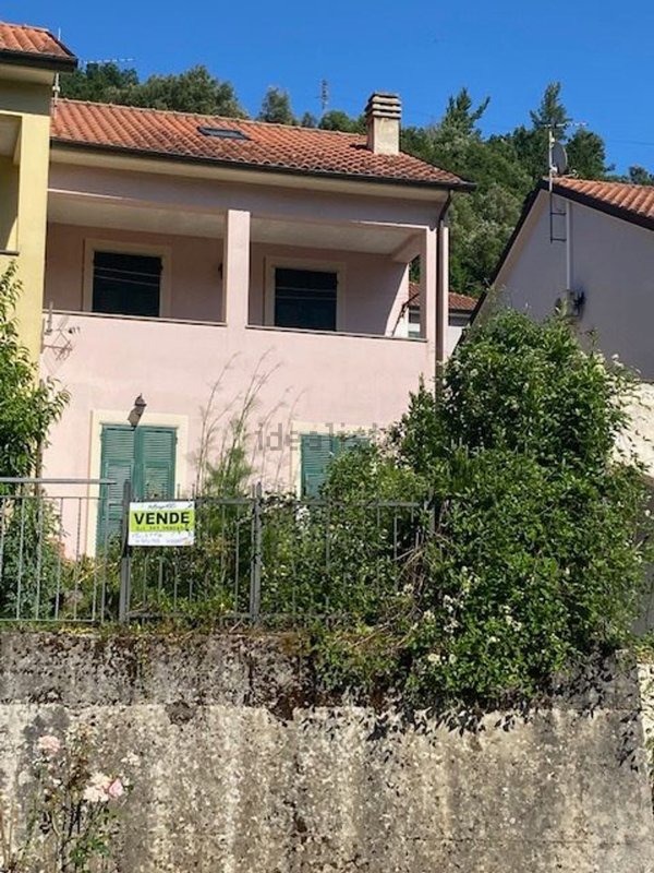 casa indipendente in vendita a Varese Ligure