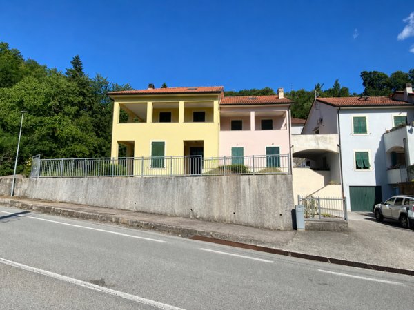 casa indipendente in vendita a Varese Ligure