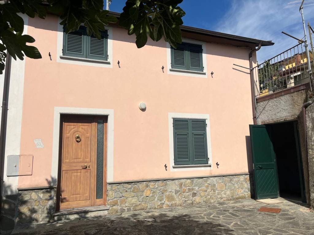 casa indipendente in vendita a Varese Ligure in zona Costola