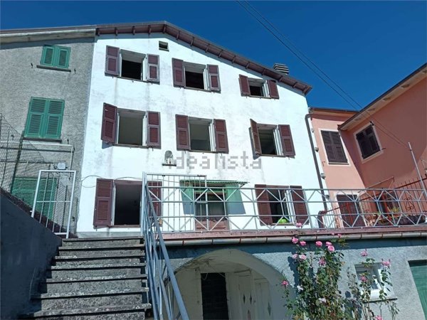 casa semindipendente in vendita a Varese Ligure