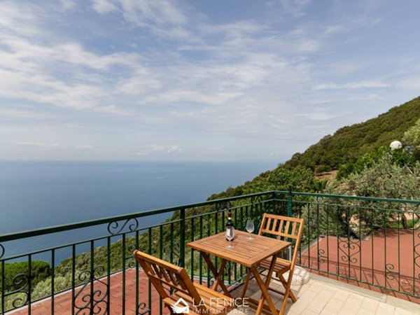 casa indipendente in vendita a Vernazza in zona Corniglia