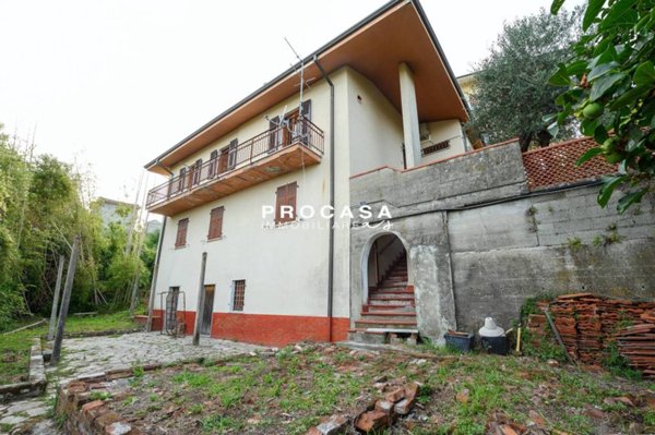 casa indipendente in vendita a Vezzano Ligure