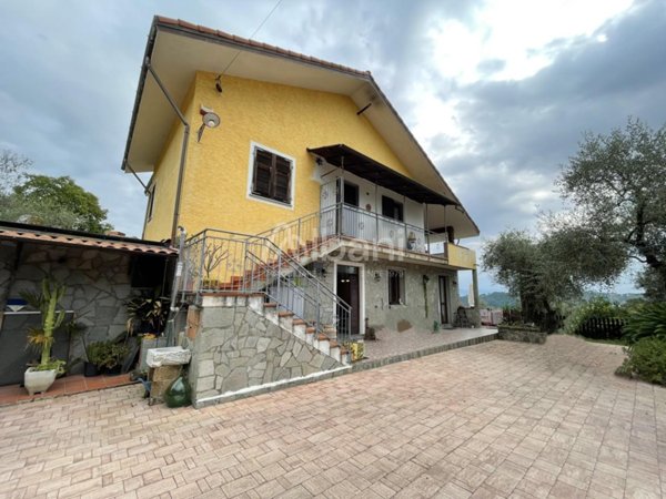 casa indipendente in vendita a Vezzano Ligure in zona Prati