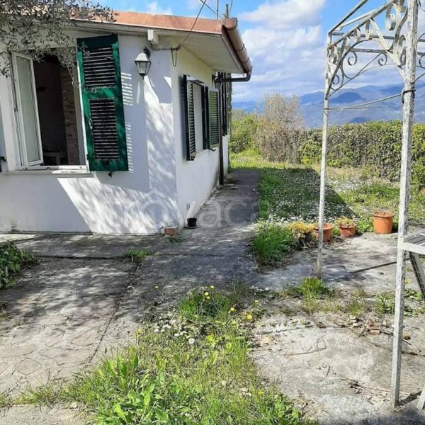 casa indipendente in vendita a Vezzano Ligure